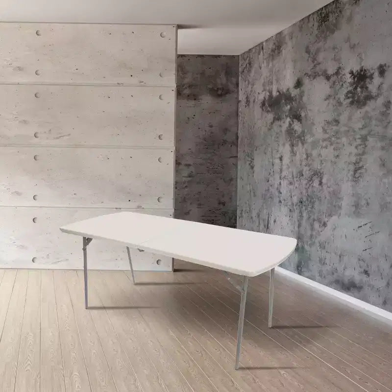 Tavolo pieghevole in due per impieghi gravosi 30"x72" – Grigio maculato, capacità 317 kg, 6 posti