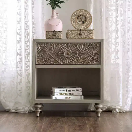 Comodino Boho con Porta USB, Cassetto e Ripiano Aperto – Bianco Antico/Beige, H 66 cm