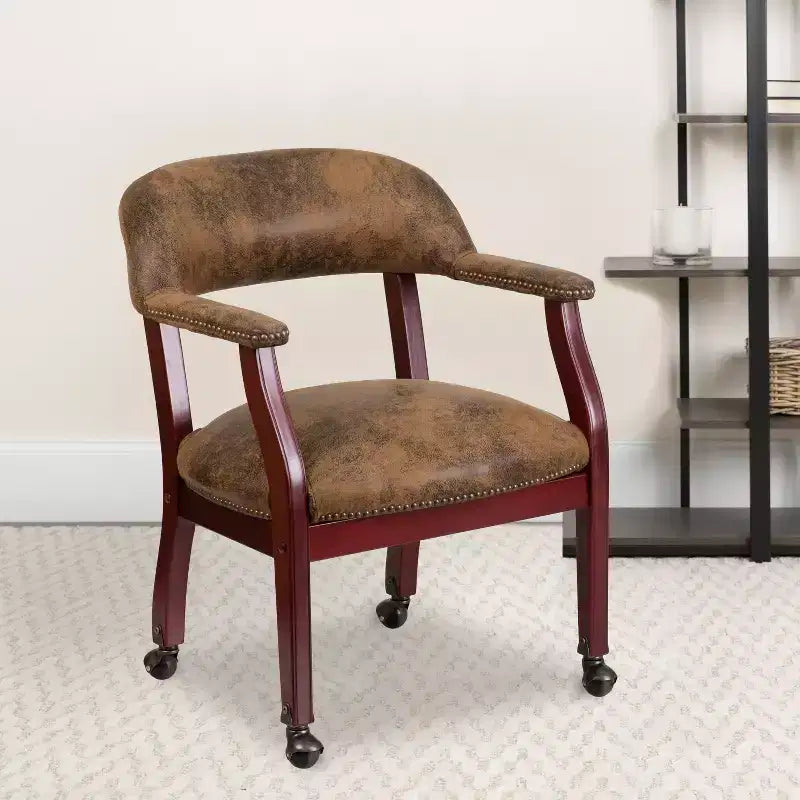 Sedia da conferenza tradizionale con bordo borchiato e rotelle – Vinile, struttura in legno massello, 113 kg