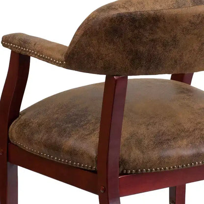 Sedia da conferenza tradizionale con bordo borchiato e rotelle – Vinile, struttura in legno massello, 113 kg