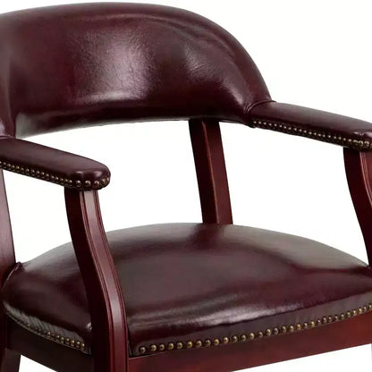 Sedia da conferenza tradizionale con bordo borchiato e rotelle – Vinile, struttura in legno massello, 113 kg