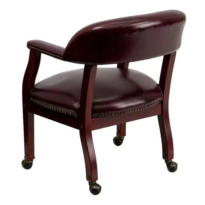 Sedia da conferenza tradizionale con bordo borchiato e rotelle – Vinile, struttura in legno massello, 113 kg