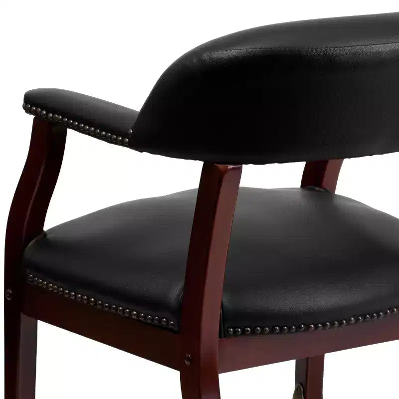 Sedia da conferenza tradizionale con bordo borchiato e rotelle – Vinile, struttura in legno massello, 113 kg