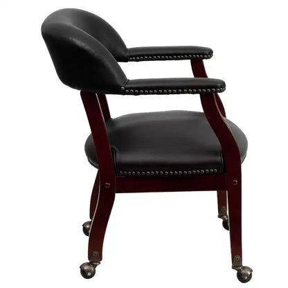 Sedia da conferenza tradizionale con bordo borchiato e rotelle – Vinile, struttura in legno massello, 113 kg
