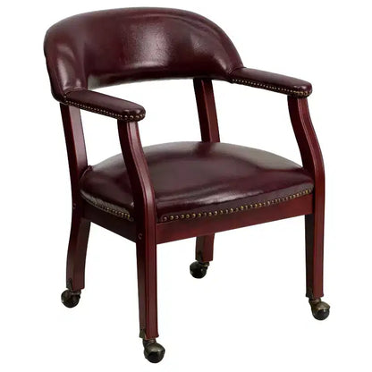 Sedia da conferenza tradizionale con bordo borchiato e rotelle – Vinile, struttura in legno massello, 113 kg